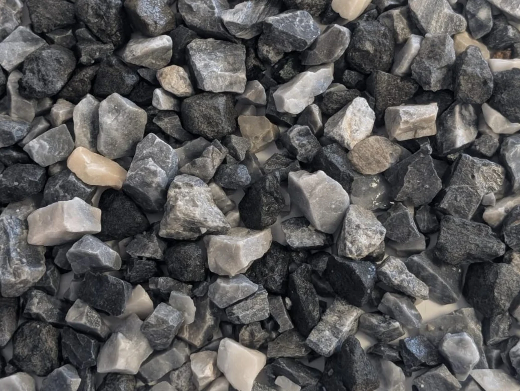 20mm Polar Black Ice Chippings - Image 5