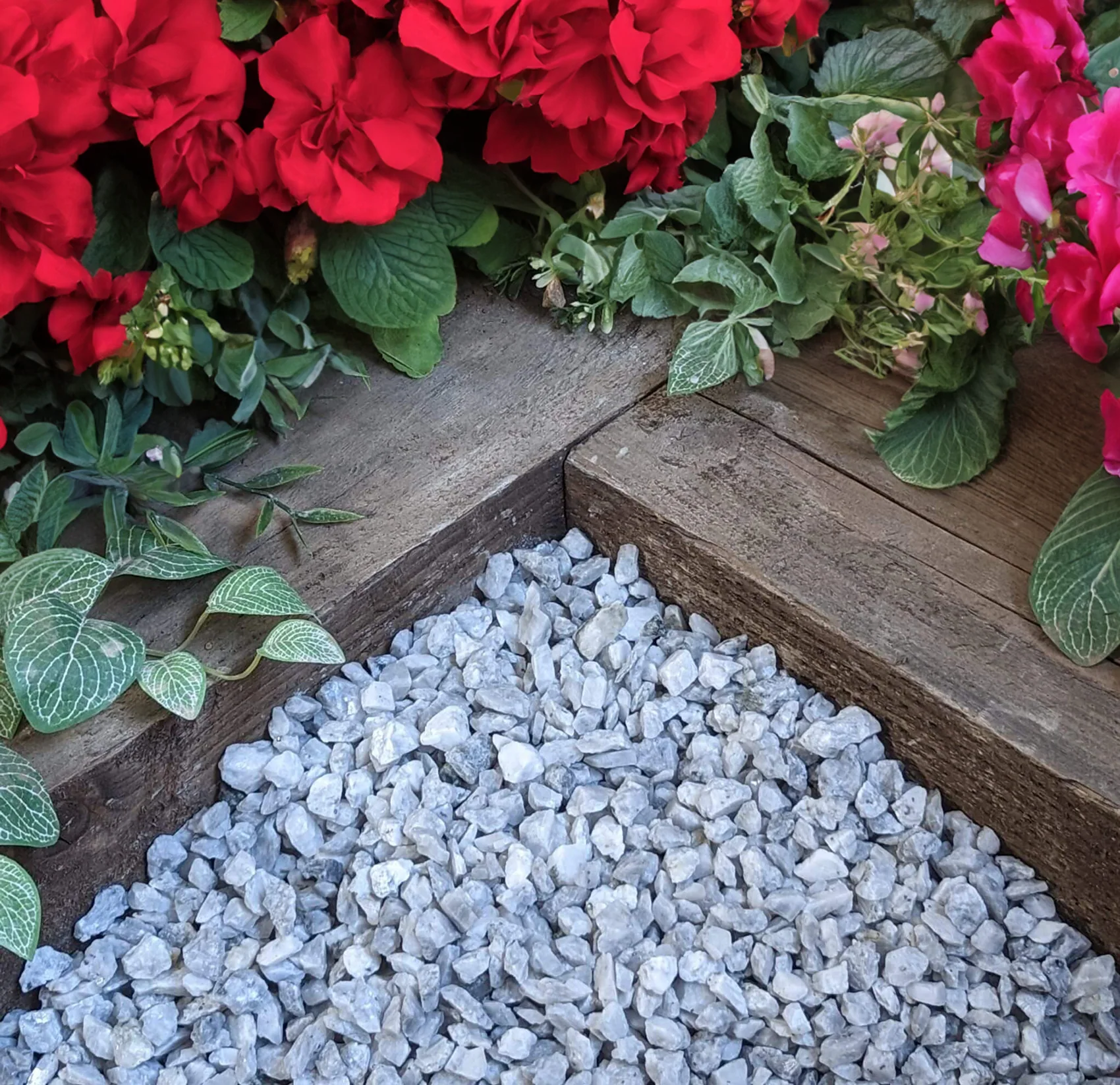 20mm Polar Blue Marble Chippings - Image 3