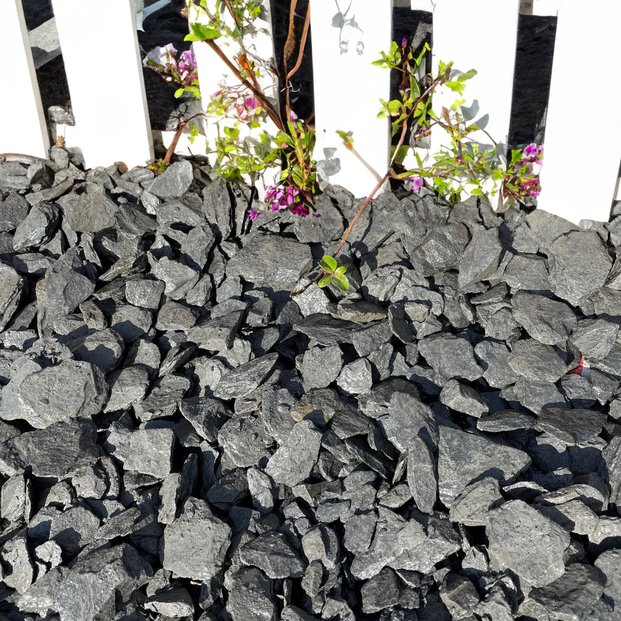 40mm Graphite Grey Slate Chippings - Image 3