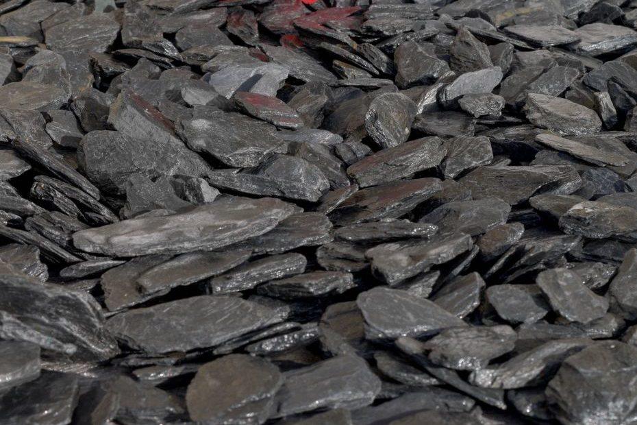 40mm Graphite Grey Slate Chippings - Image 4