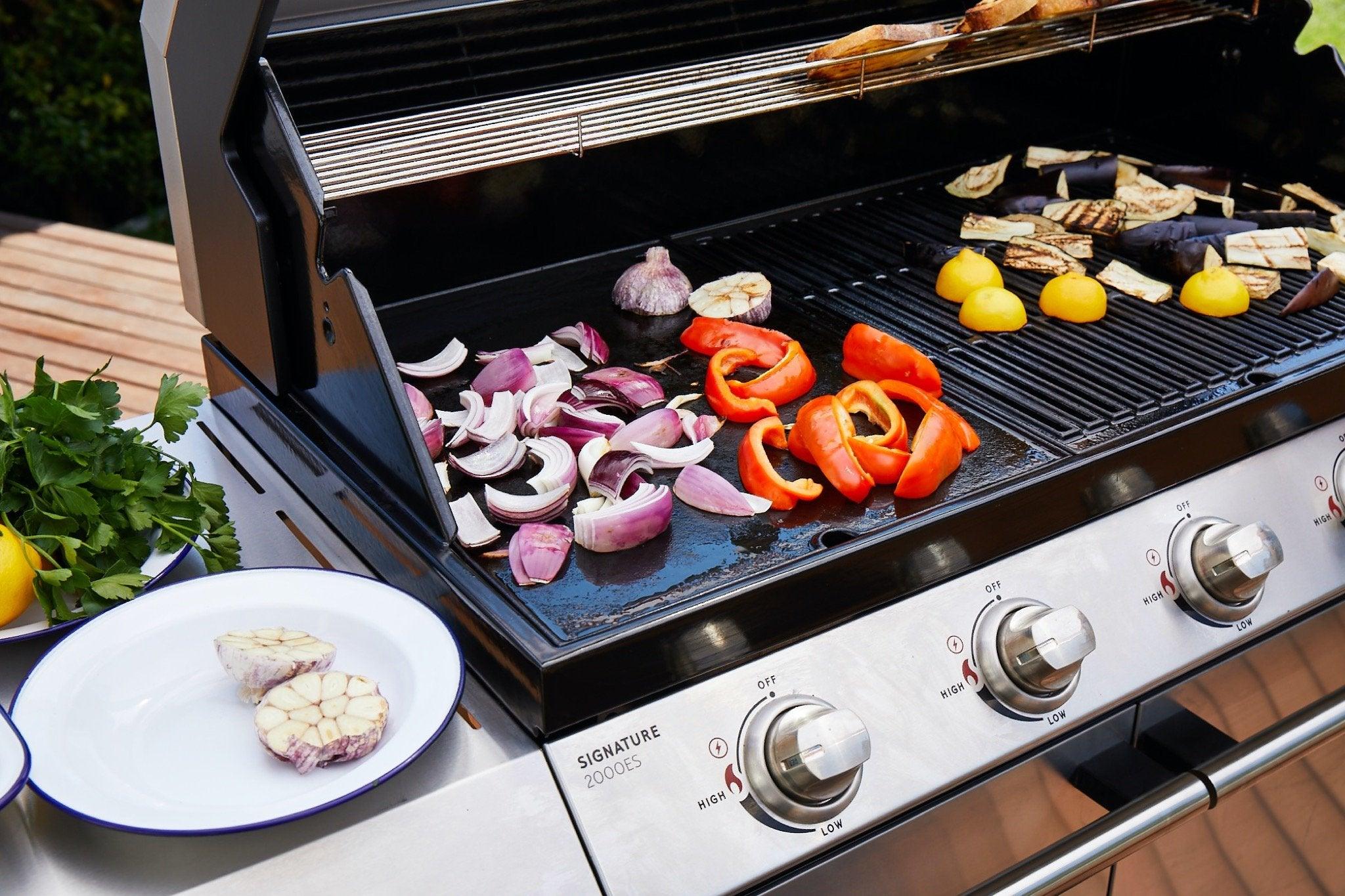 BeefEater 1200E Series 3 Burner BBQ & Trolley - Image 4