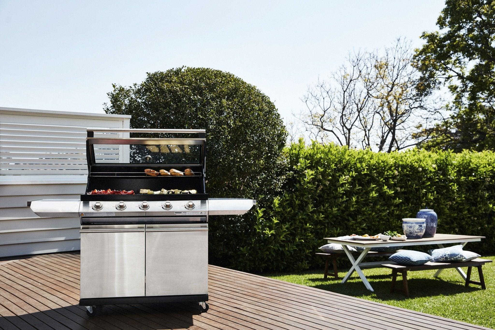 BeefEater 1200S Series 4 Burner BBQ & Trolley - Image 3